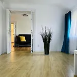 Turqoise Lägenhet *